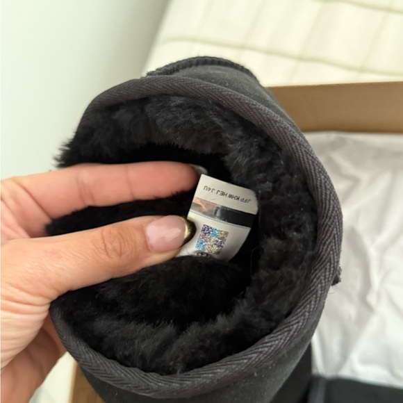 UGG black classic short II boots. - Picture 4 of 5